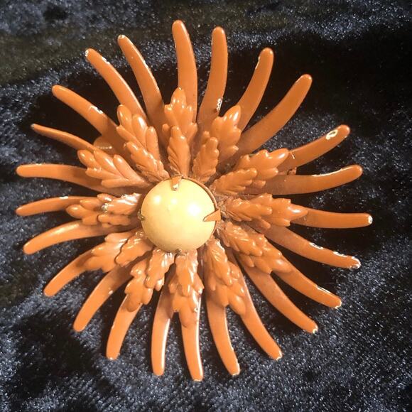 Vintage MCM Enameled Flower Pin/brooch Brown - Picture 1 of 5